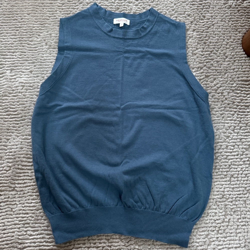 Demylee yogi vest nwot sz S